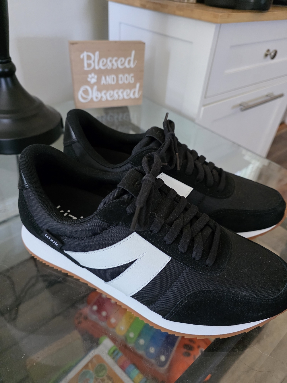 Kizik Woman's Sneakers 9.5